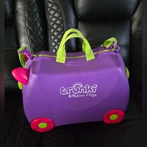Melissa & Doug Trunki Purple and Green Ride-On Suitcase for Travel